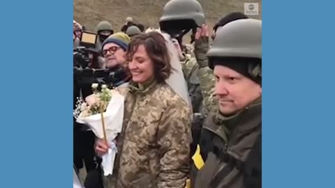 Ukrainian soldiers get married at Kyiv