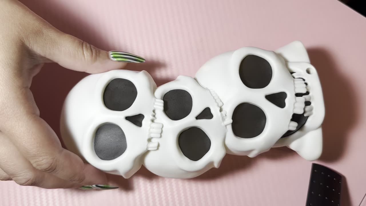 Nail tapping ASMR