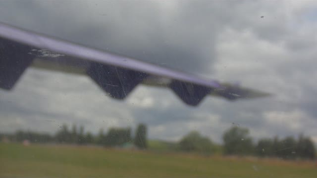 Flybe Take Off from Southend i Airport to Rennes