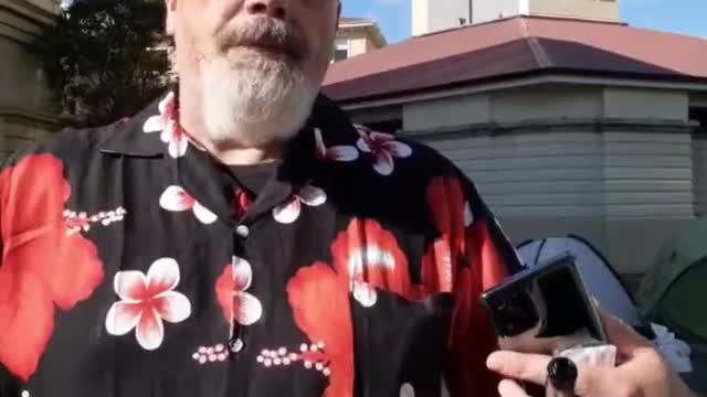 New Zealand senior sergeant punches and gouges eyes of anti Coronavirus tyranny protester