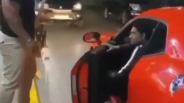 Man throws garbage out of the car and almost makes a mess