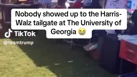 😆 😀 Harris/Walz - no one showed up