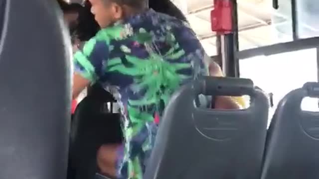 Bus fight ends in big confusion 🤣😂