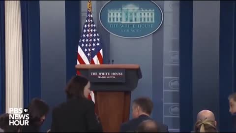 WH Press Reporter Yells After Fast Briefing - Do Your Job Sarah!