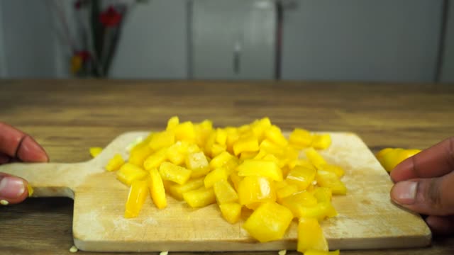 Life Hack: Fastest way to cut a bell pepper