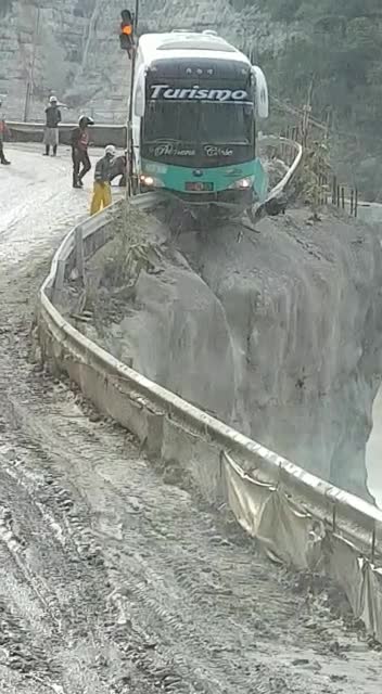 Un bus casi cae a la represa de Hidroituango