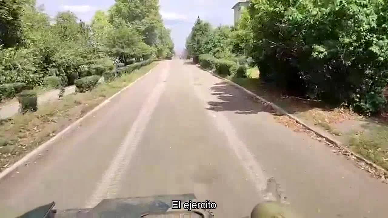 Vea cómo las personas en los territorios liberados se encuentran con el ejército ucraniano.