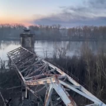 The road bridge across the Desna destroyed