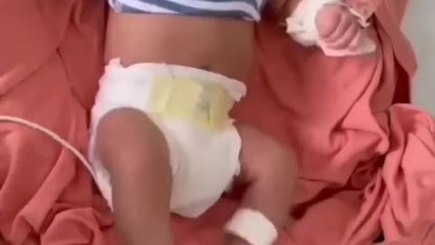 Baby mit Zuckungen wegen Impfung bei Schwangerschaft - Great Britain