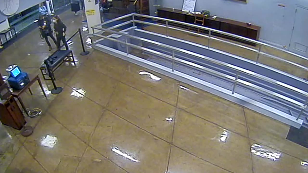 3064RHOBG3SubwayScreening_2021-01-06_19h00min01s410ms.mp4