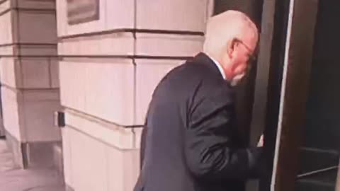 THERE HE IS! 😂THE DEMEAN HUNTER