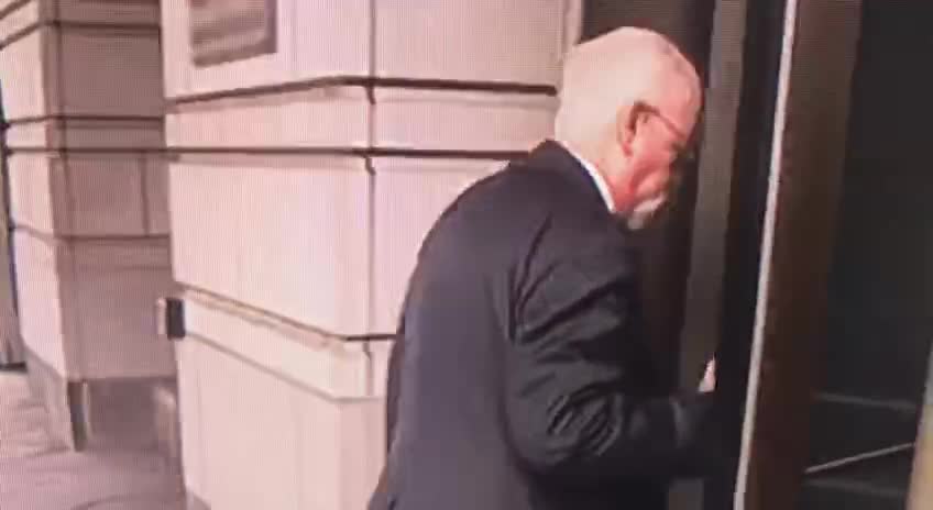 THERE HE IS! 😂THE DEMEAN HUNTER