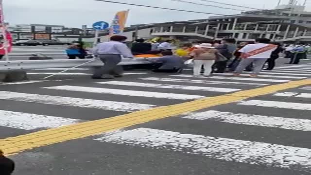 Moment former Japanese prime minister Shinzo Abe was shot in Nara, Japan