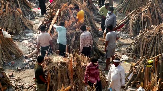 New Delhi crematoriums overrun amid COVID surge