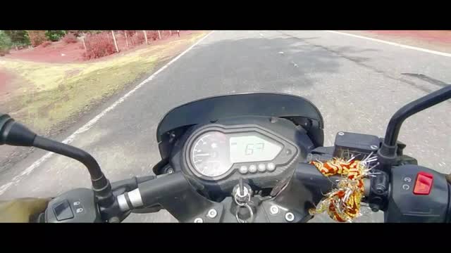 pulsar bike riding at highway #shorts pulsar125 bike stunt colour gradding