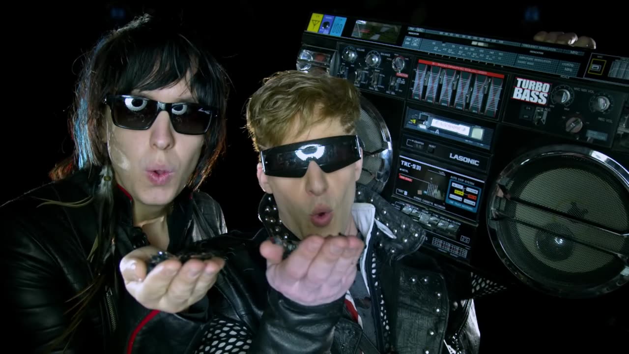 Boombox (ft. Julian Casablancas)