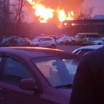 HAI MÁY BAY TRỰC THĂNG #UKRAINE TẤN CÔNG MỘT KHO DẦU Ở BELGOROD TRÊN ĐẤT NGA