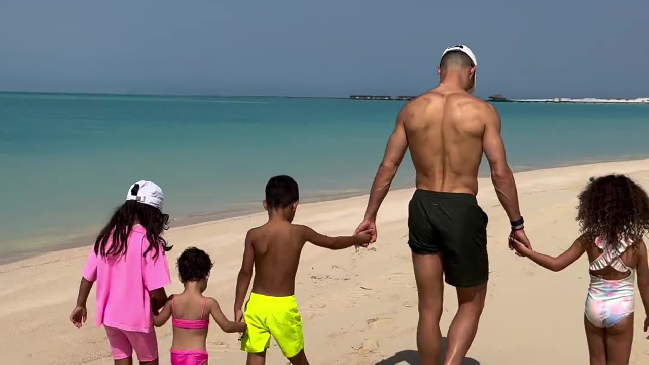 Crazy video of Christiano Ronaldo walking with his family