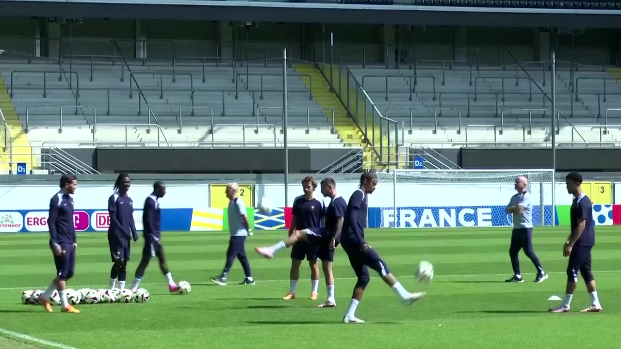 Mbappe wears mask in training after breaking nose