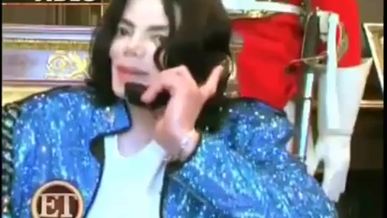 Michael singin a capela in Elizabeth Taylor!!!.mp4