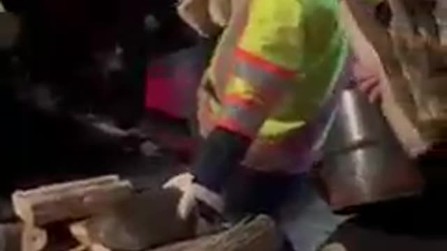 Ottawa Police confiscate fire wood from Freedom Convoy protesters