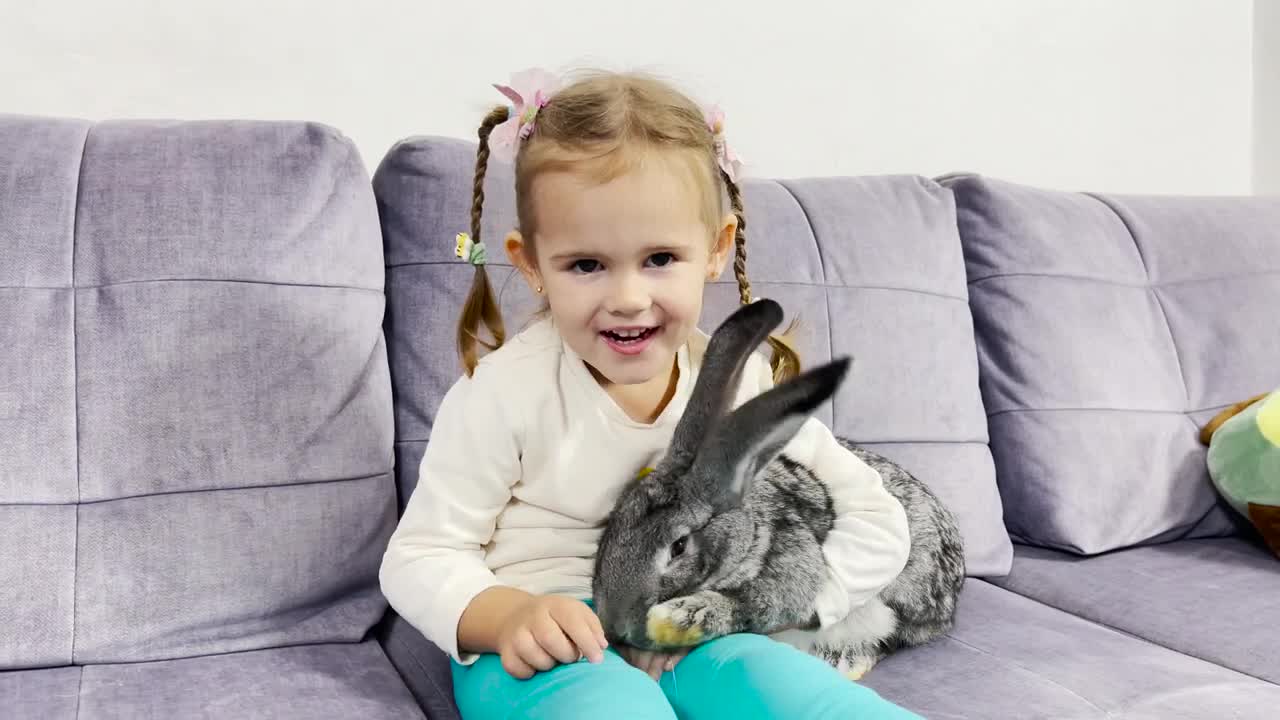 Funny Baby Girl Reaction to a Rabbit [Zlata sees him for the First Time]