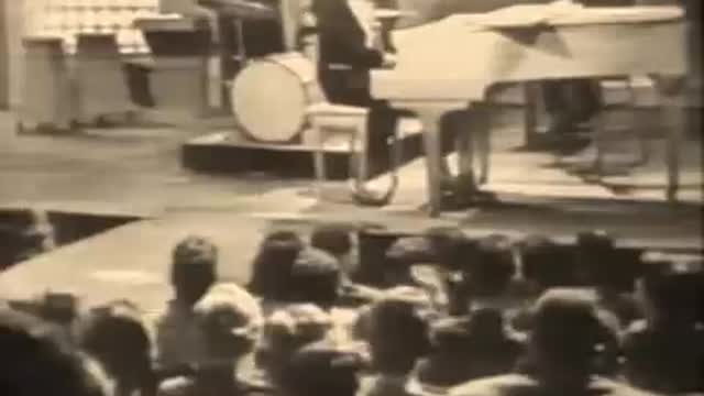 Jerry Lee Lewis -Great balls of fire & Breathless (Live 1958)