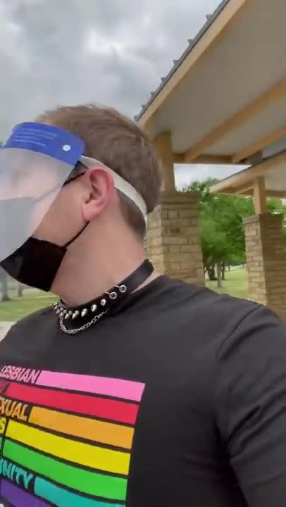 Avväpna vänstertokstollar med humor