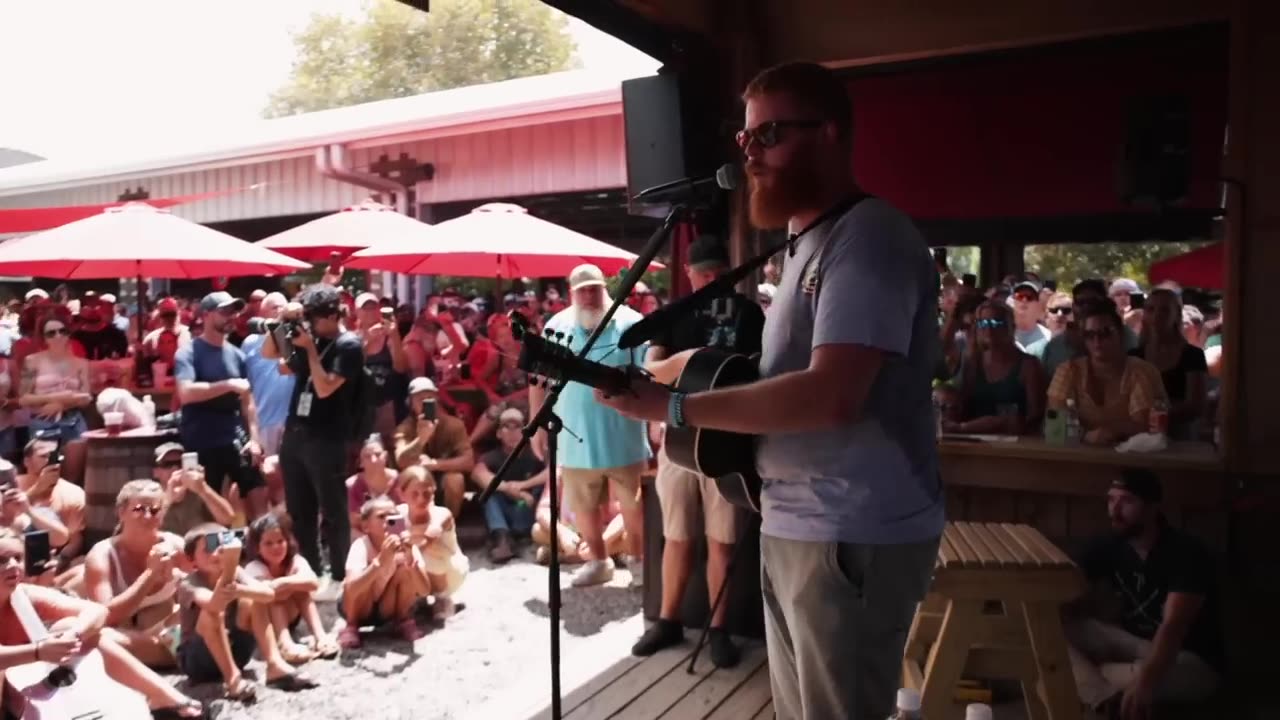 Oliver Anthony - Rich Men North of Richmond LIVE at Morris Farm Market