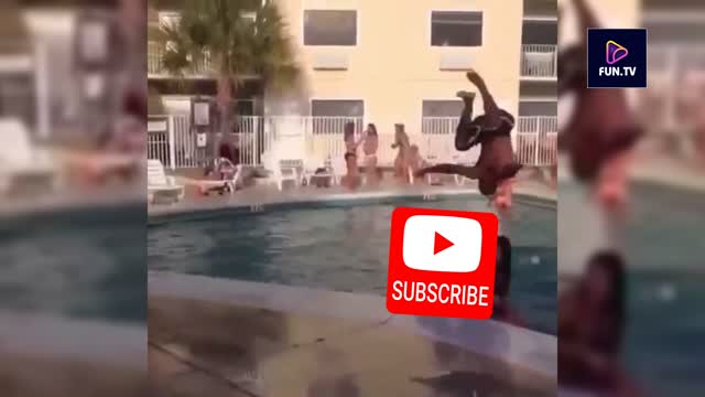 HE NAILED IT! / Guy jumpes in the pool and hits girls in the face