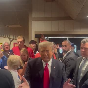 Big Reaction For President Trump t the Machine Shed Restaurant In Iowa
