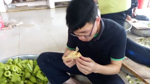 Vietnam's special fruit dish, foreigners don't dare to eat