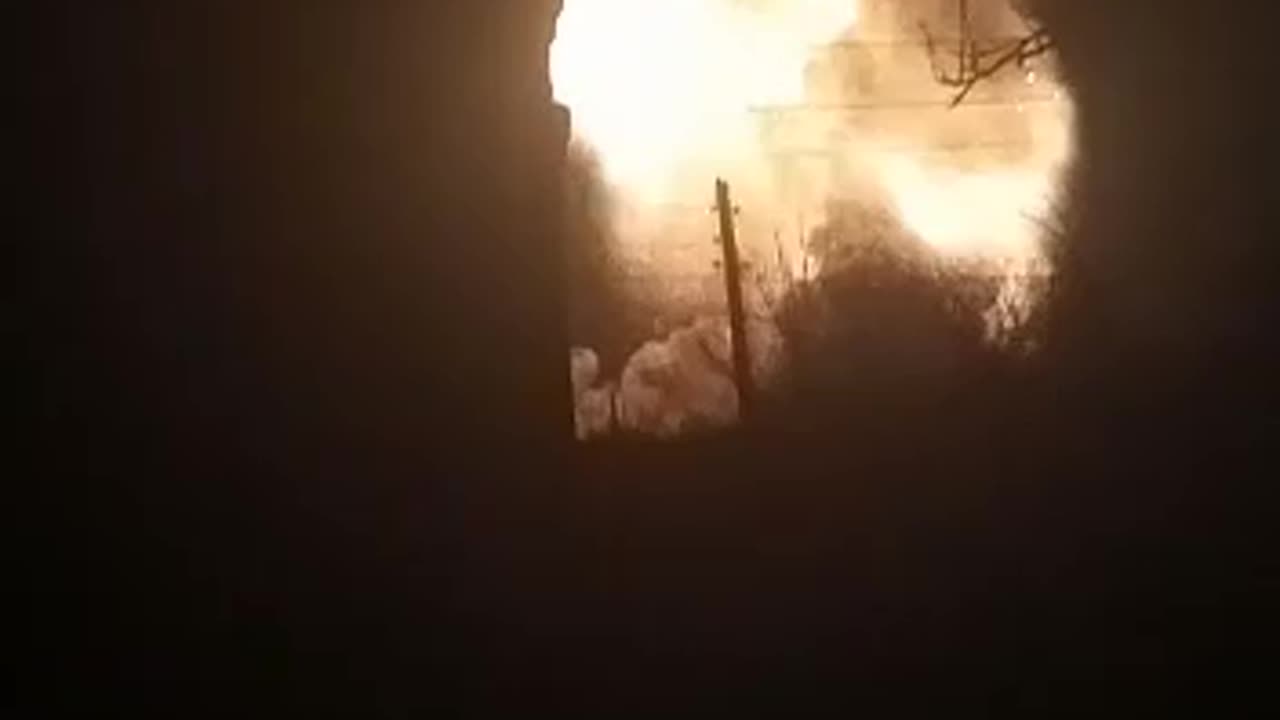 Huge ойxplosion in Irmino, Luhansk region