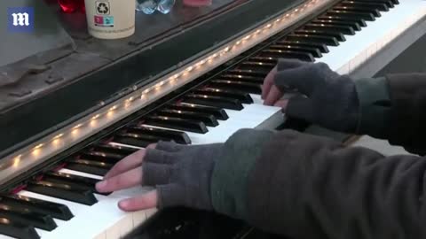 Ukraine_ Man plays John Lennon's 'Imagine' on piano for refugees at Poland border