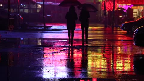 Video of People Waiting Taxi