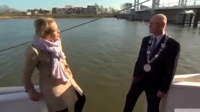 News repoter gone worng!!!🤣🤣