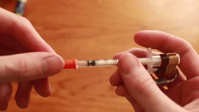 Insulin Syringe Hack! How I Reuse Syringes Without the Risk!