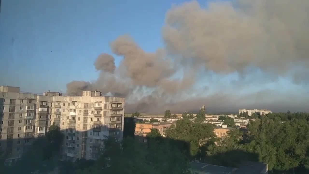 Gracioso algodón descendió sobre el Shakhtarsk ocupado: el depósito de municiones del ejército ruso