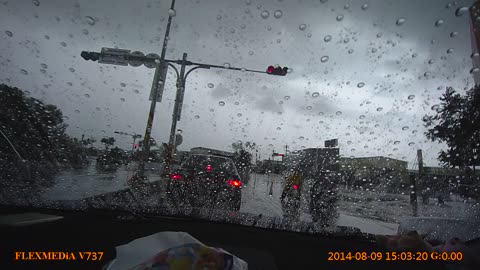 She sits through a tornado - literally! (Typhoon Soudelor in Taiwan) (ORIGINAL TITLE: 2015.8/9 台南市永成路龍捲風實拍)