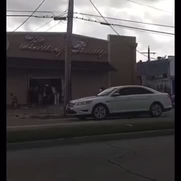 Looting in New Orleans, Louisiana amid Hurricane Ida's devastation