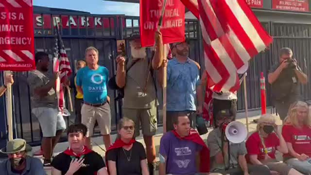 American Patriot Steve from the 1776 Restoration Movement reads the US Constitution