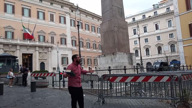 PROCLAMANDO LA VERITÀ DI GESÙ CRISTO E DEL VANGELO a Montecitorio davanti alla sede del governo pagano italiano a Roma 9 giugno 2022 la loro parte sarà nello stagno ardente di fuoco e di zolfo, che è la morte seconda