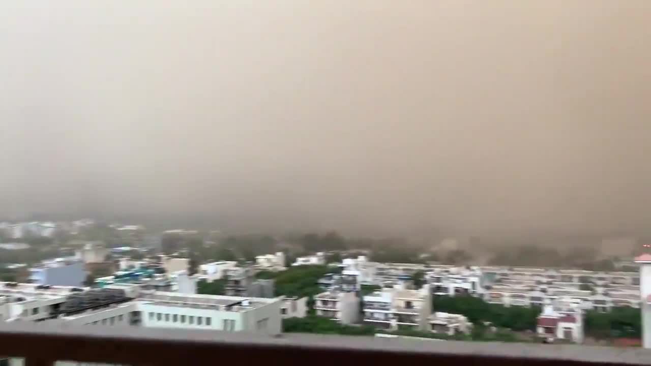 Massive dust storm captured on camera in India