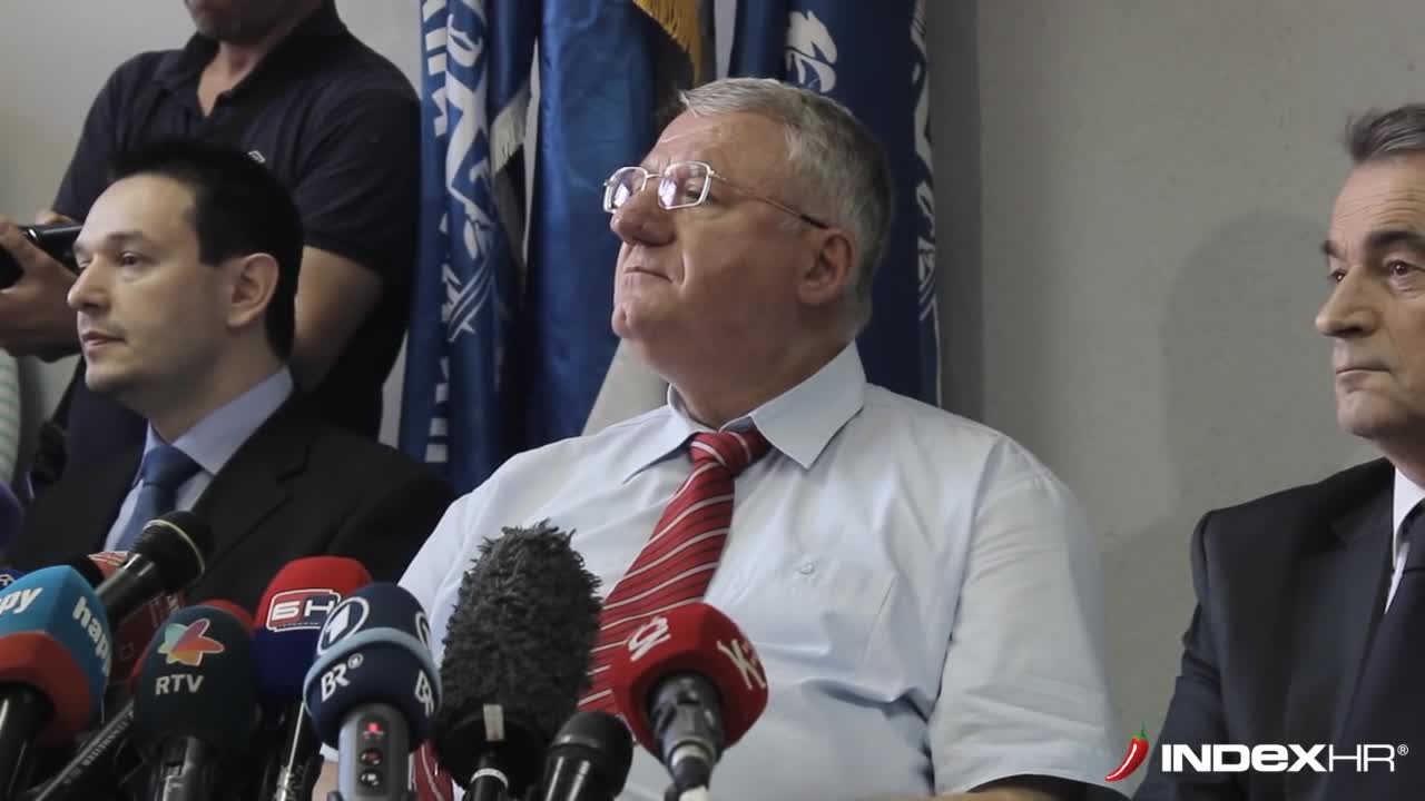 Šešelj: Doveo sam na vlast moju dragu Kolindicu