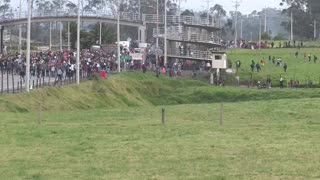 Miles de indígenas llegan a Quito para protestar el “Paquetazo” del Gobierno