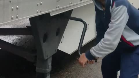 Semi Driver Shows Newbie the Ropes