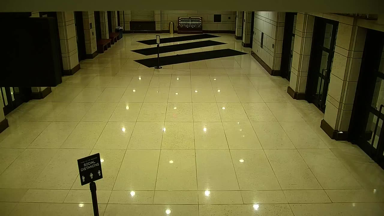 7140CVCULSecuirtyLobbySouth_2021-01-06_01h00min00s200ms.mp4