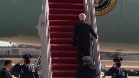 Joe Biden fell while boarding the plane