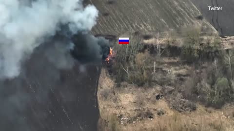 Incredible moment single Ukrainian tank takes on entire Russian convoy near Kyiv