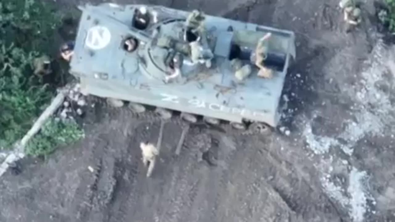 🍷🇷🇺 Ukraine Russia War | BMP-3 Commander's Wine Bottle Mishap | RCF